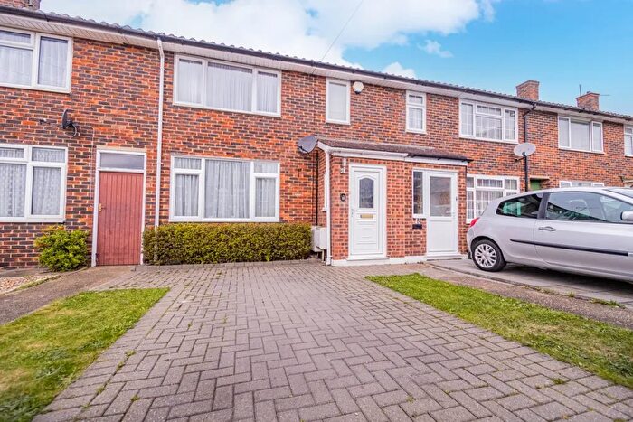 2 Bedroom Terraced House For Sale In Pemberton Road, Slough, SL2