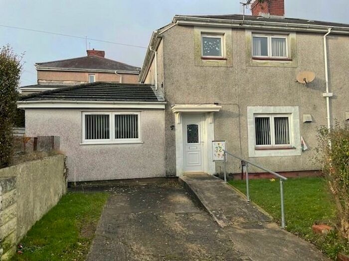 4 Bedroom House To Rent In Gwynedd Gardens, Townhill, SA1