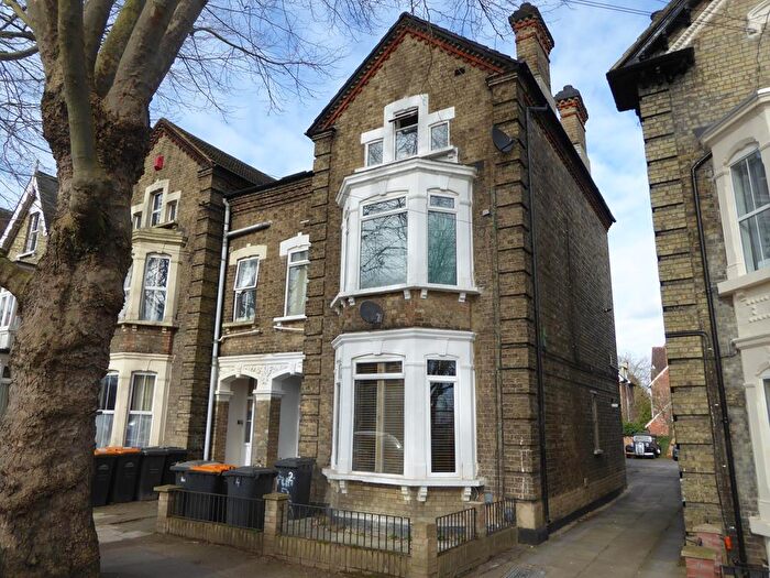 2 Bedroom Flat To Rent In Flat Warwick Avenue, Bedford, MK40