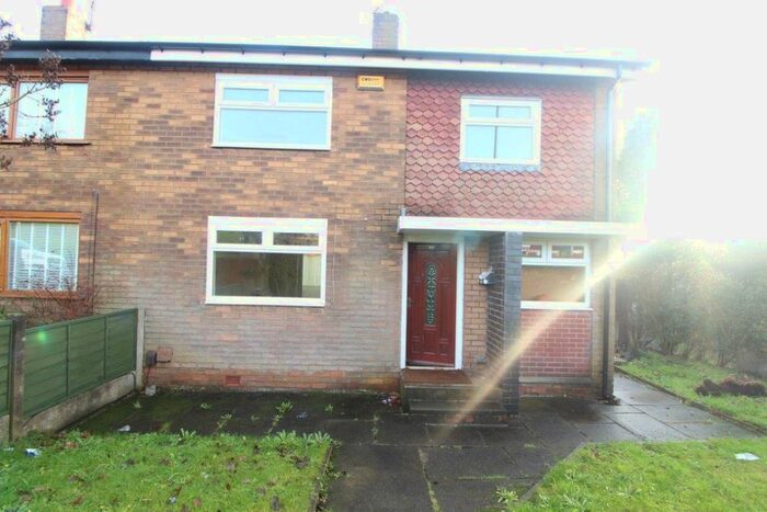 3 Bedroom Semi-Detached House To Rent In Hollins Road, Oldham OL8