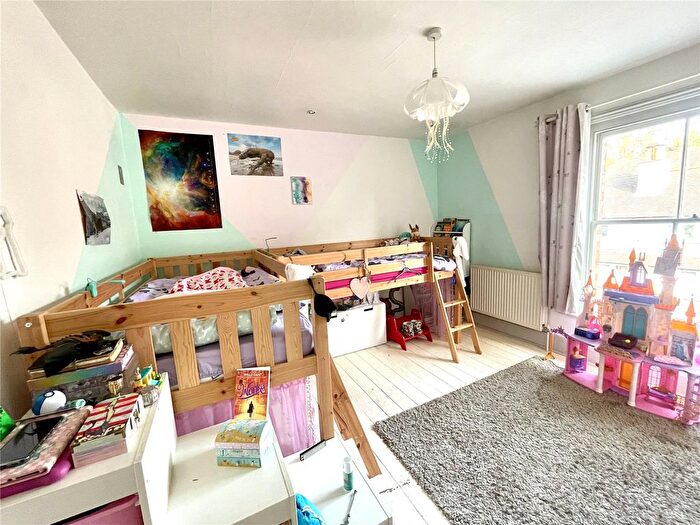 2 Bedroom Semi-Detached House For Sale In Union Street, Farnborough, Hampshire, GU14