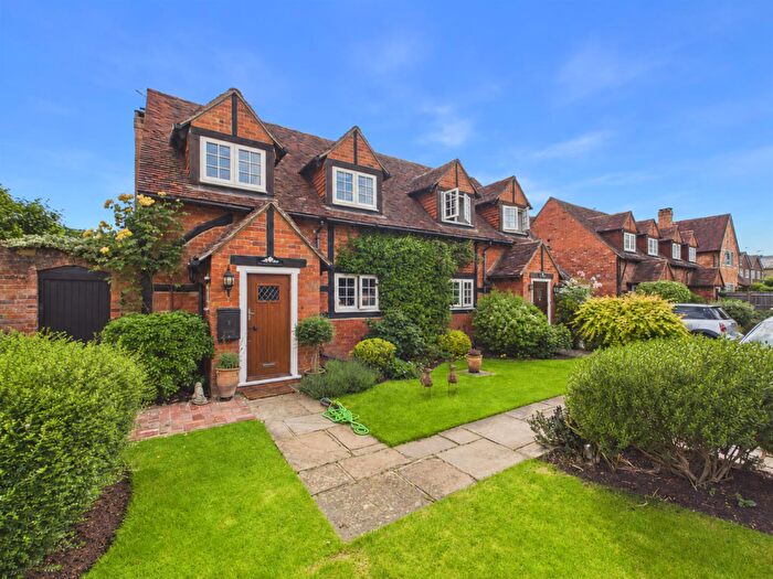 3 Bedroom Semi-Detached House For Sale In Willow Walk, Chertsey, KT16