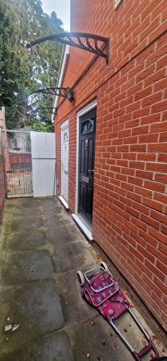 2 Bedroom Flat To Rent In Stratford Road, B28