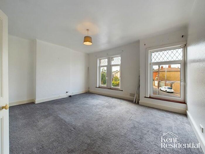 1 Bedroom Flat To Rent In Kingswood Road, Gillingham, ME7