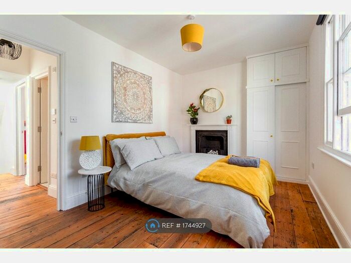 3 Bedroom Terraced House To Rent In Western Road, Hove, BN3