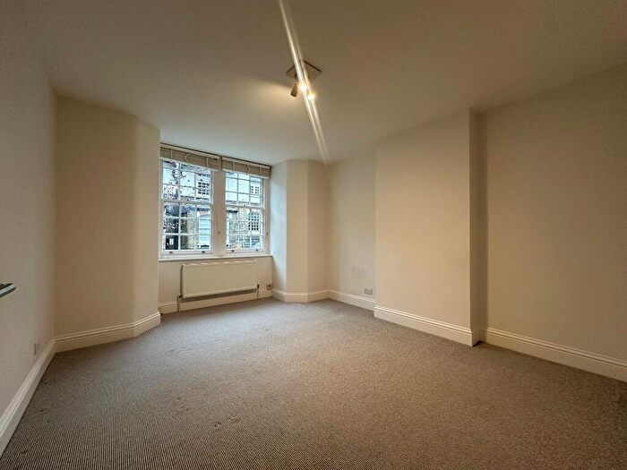 2 Bedroom Flat To Rent In Saltwood Grove, London, SE17