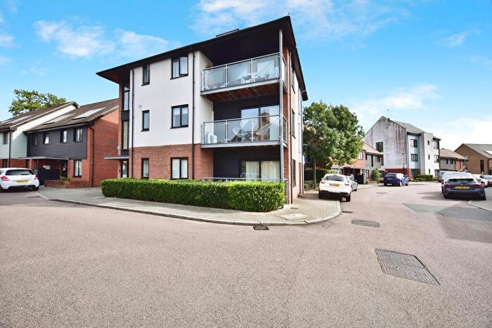 2 Bedroom Flat For Sale In Beadsman Crescent, West Malling, ME19