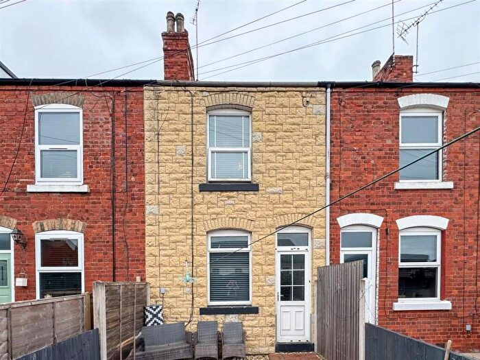 3 Bedroom Terraced House For Sale In Stubbing Lane, Worksop, S80
