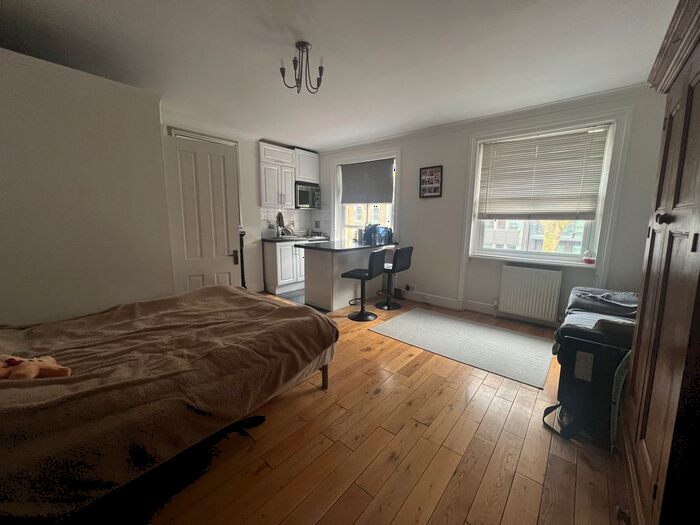Studio To Rent In Chiswick High Road, London, W4