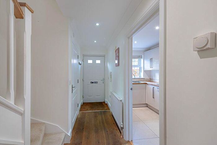 3 Bedroom End Of Terrace House For Sale In Jubilee Gardens, Tring, HP23