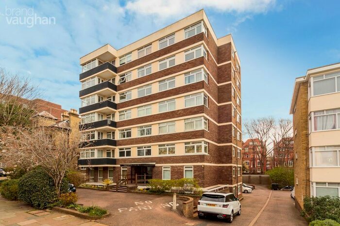 2 Bedroom Flat To Rent In Valverde House, Eaton Gardens, Hove, BN3