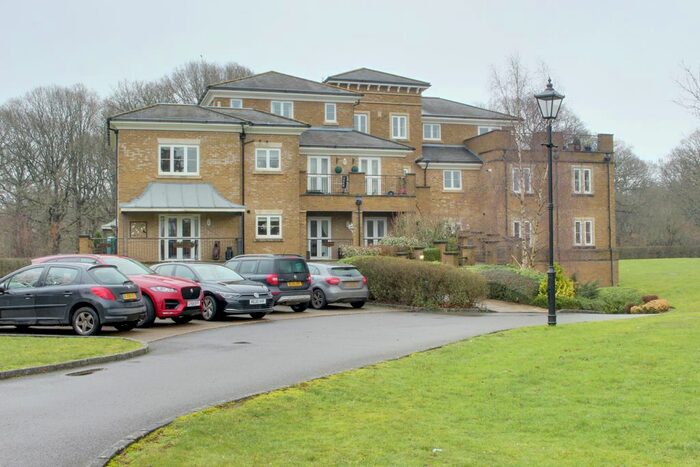 2 Bedroom Flat To Rent In East Parkside, Chelsham, CR6