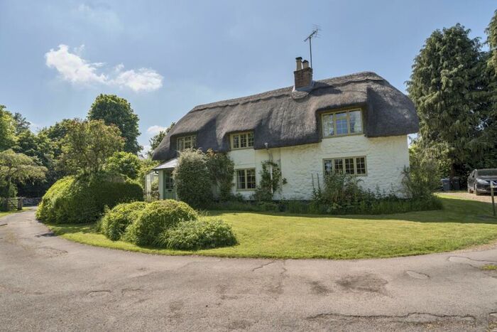 2 Bedroom Cottage To Rent In Lockeridge, SN8