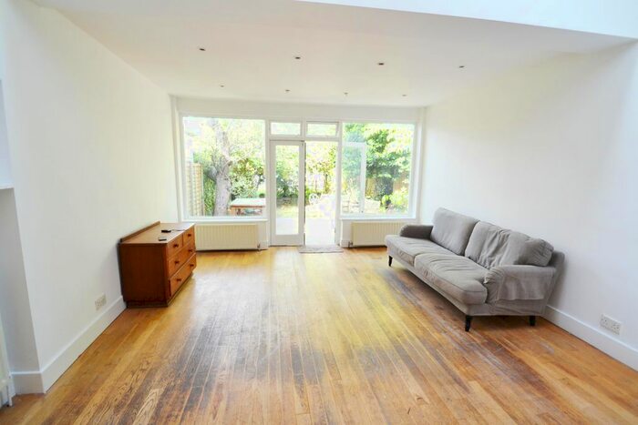 1 Bedroom Flat To Rent In North End Road, Golders Green, NW11