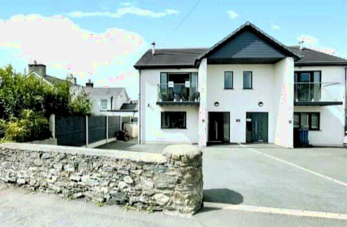 3 Bedroom Semi-Detached House For Sale In Ffordd Penmynydd, Llanfairpwllgwyngyll, Anglesey, Sir Ynys Mon, LL61