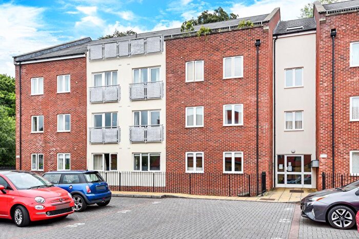2 Bedroom Flat For Sale In Manor Park, Headington, OX3