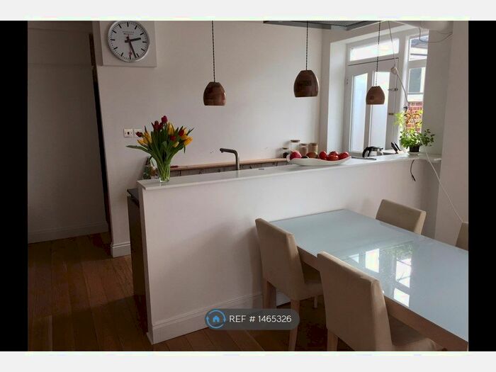 1 Bedroom Flat To Rent In Witley Court, London, WC1N