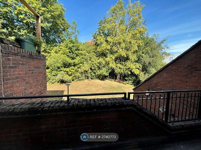 2 Bedroom Flat To Rent In Alfryth Court, Birmingham, B15