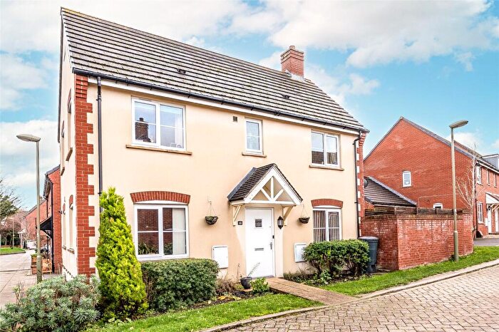 3 Bedroom Link Detached House For Sale In Robin Way, Didcot, Oxfordshire, OX11