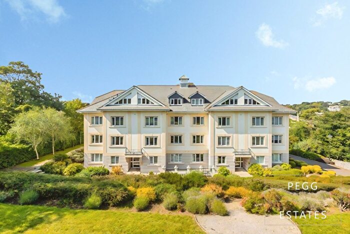 2 Bedroom Flat For Sale In Woodfield Court, Torquay, TQ1