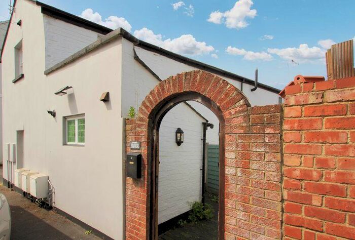 2 Bedroom Town House To Rent In Painswick Road, Cheltenham, GL50