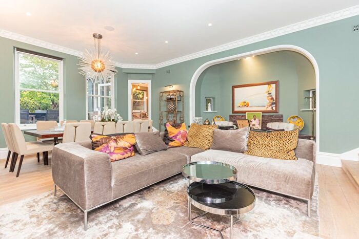 3 Bedroom Flat To Rent In Lyndhurst Gardens, London, NW3