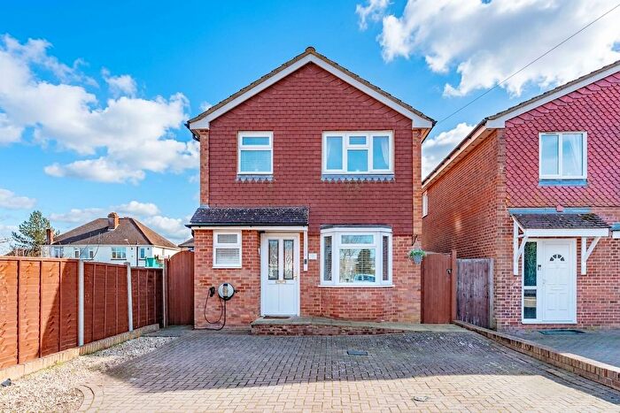 3 Bedroom Detached House For Sale In Brookfield Avenue, Larkfield, ME20