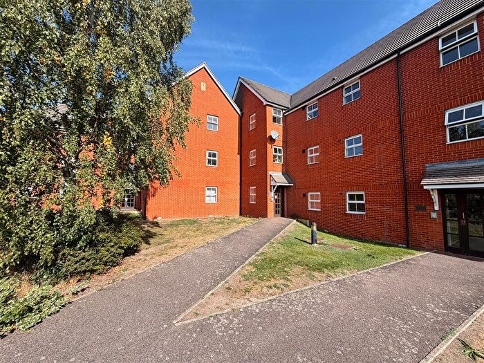2 Bedroom Flat To Rent In Rawlyn Close, Chafford Hundred, Grays, RM16