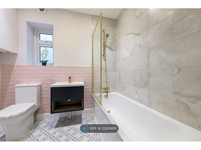 3 Bedroom Flat To Rent In Clapham Road, London, SW9