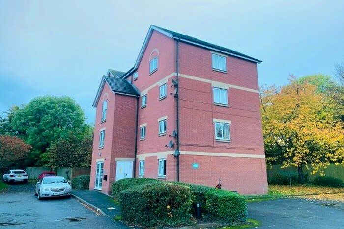 2 Bedroom Flat To Rent In Shepherds Pool, Evesham, WR11