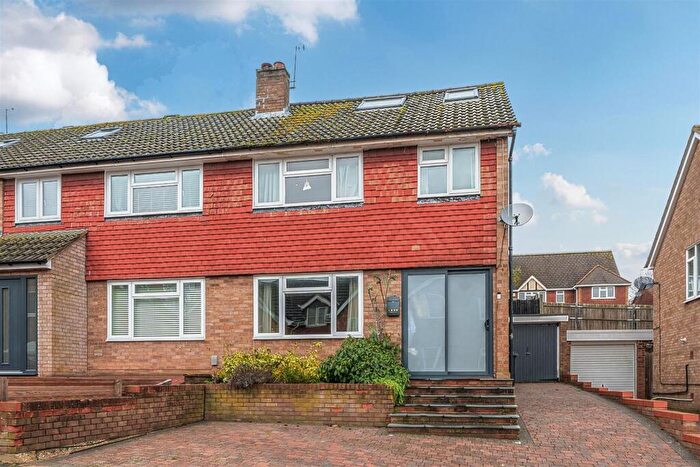 4 Bedroom Semi Detached House For Sale In Cobbetts Ride, Tring, HP23