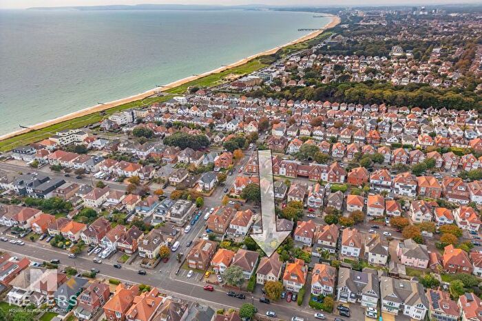 4 Bedroom Detached House For Sale In Pinecliffe Avenue, Southbourne, BH6