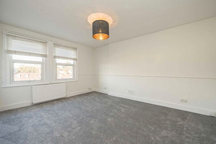 1 Bedroom Flat To Rent In St. Margarets Road, St Margarets, Twickenham, TW1