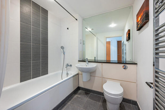 2 Bedroom Flat For Sale In Eyot House, Sun Passage, SE16