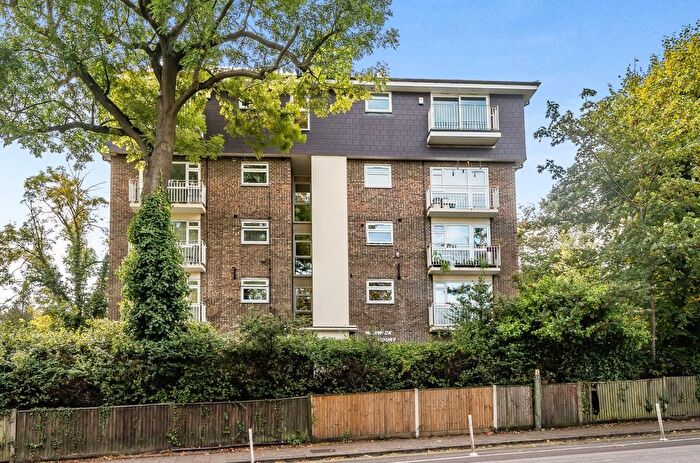 2 Bedroom Flat To Rent In Park Hill Road, Shortlands, Bromley, BR2