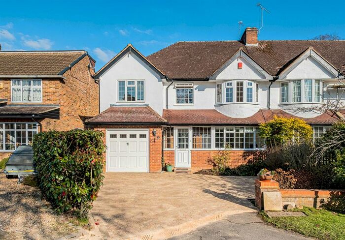 4 Bedroom Semi-Detached House To Rent In The Rowans, Chalfont St Peter, Chalfont St Peter, SL9