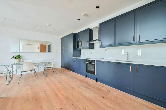 3 Bedroom Maisonette To Rent In Browning Street, Elephant And Castle, London, SE17