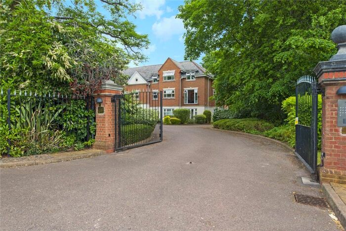 2 Bedroom Apartment To Rent In Oakland Grange, Sidney Road, Walton-on-Thames, KT12