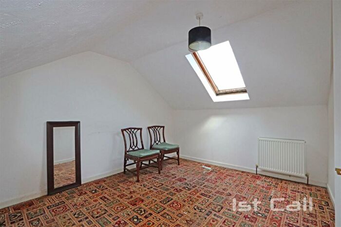 3 Bedroom Chalet For Sale In York Road, Southend-On-Sea, SS1