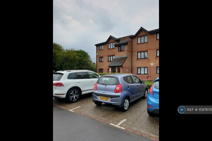 1 Bedroom Flat To Rent In Larmans Road, Enfield, EN3