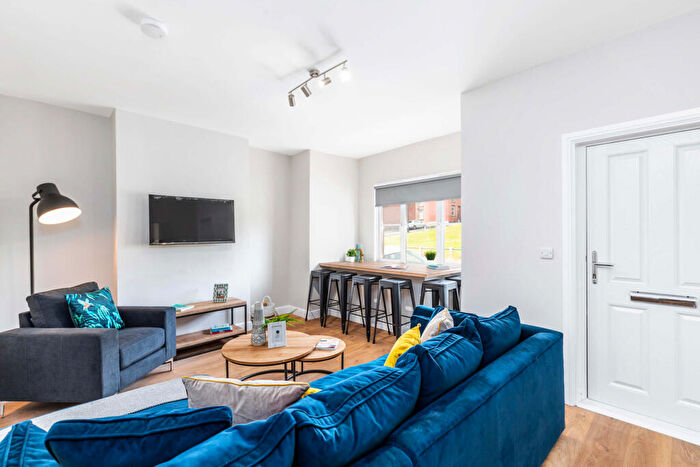 6 Bedroom House To Rent In Rider Road, Leeds, LS6