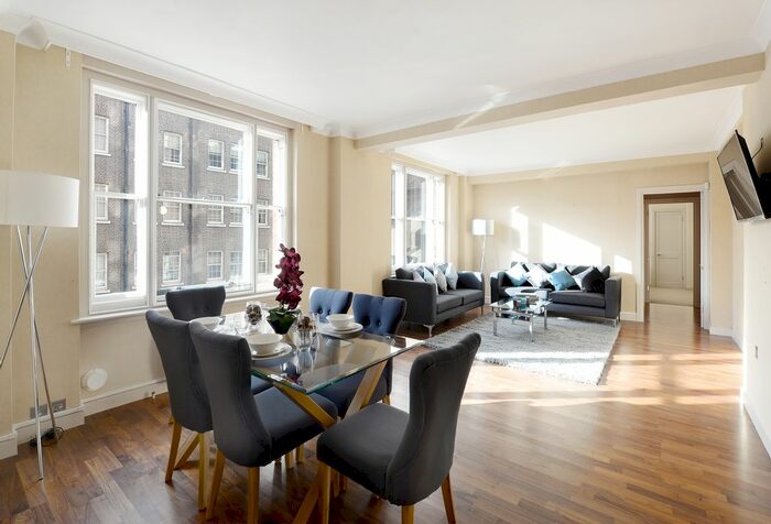 3 Bedroom Flat To Rent In Hill Street, London, W1J