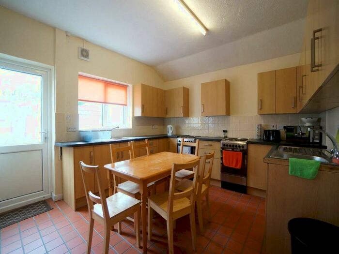 11 Bedroom House To Rent In Penchwintan Road, Bangor, Gwynedd, LL57