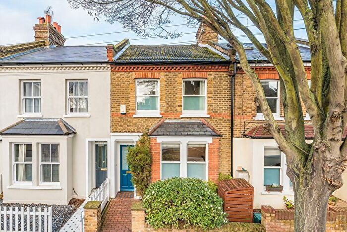 3 Bedroom Property For Sale In Gould Road, Twickenham, TW2