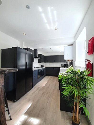 7 Bedroom House To Rent In Molyneux Road, Liverpool, Merseyside, L6