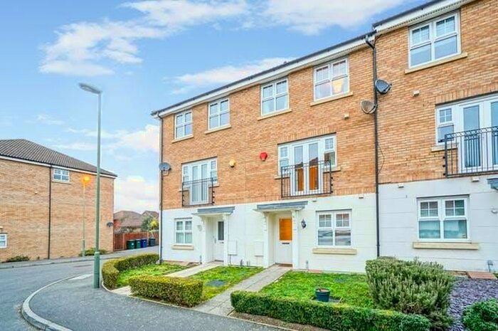 2 Bedroom Flat To Rent In Bressay Drive, London NW7