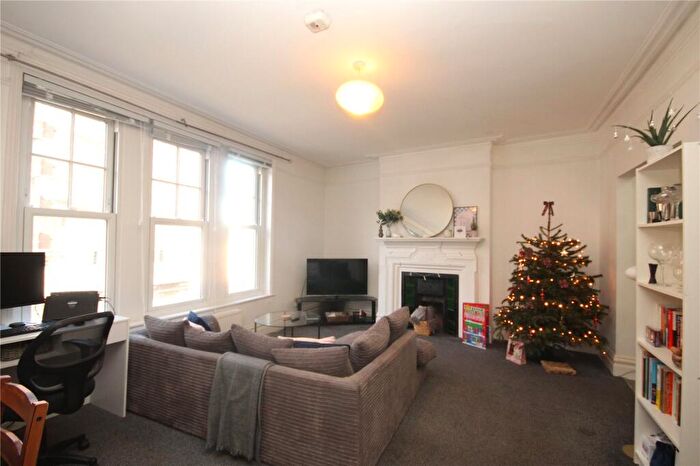 3 Bedroom Apartment To Rent In Balham Hill, London, SW12
