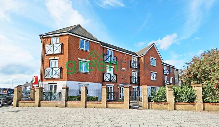 2 Bedroom Flat For Sale In Fencepiece Road, Ilford, IG6