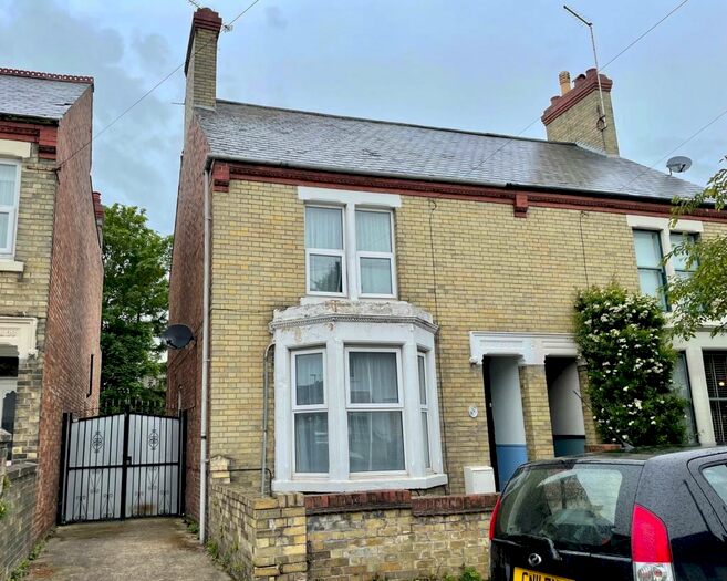 3 Bedroom Semi-Detached House To Rent In Waterloo Road, Peterborough, PE1