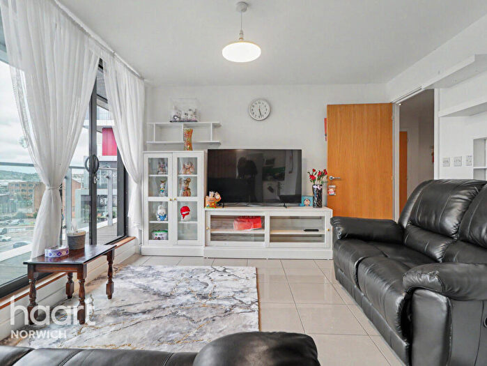 2 Bedroom Apartment For Sale In Geoffrey Watling Way, Norwich, NR1
